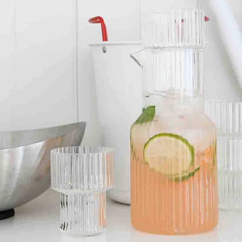 Ensemble de verres à boire avec pichet en verre ondulé