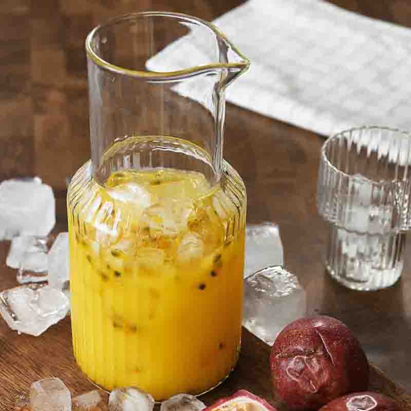 Ensemble de verres à boire avec pichet en verre ondulé