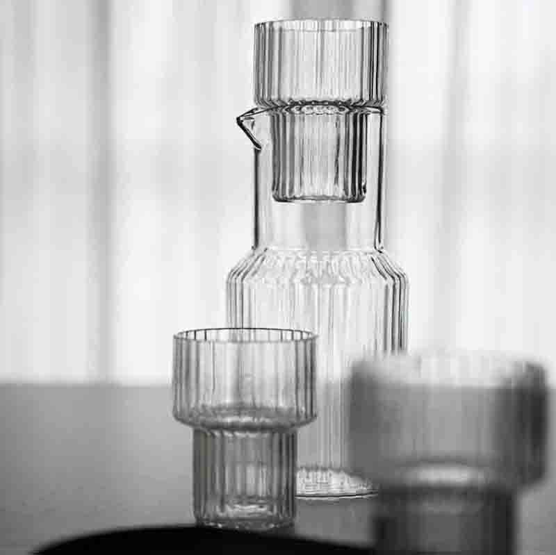 Ensemble de verres à boire avec pichet en verre ondulé