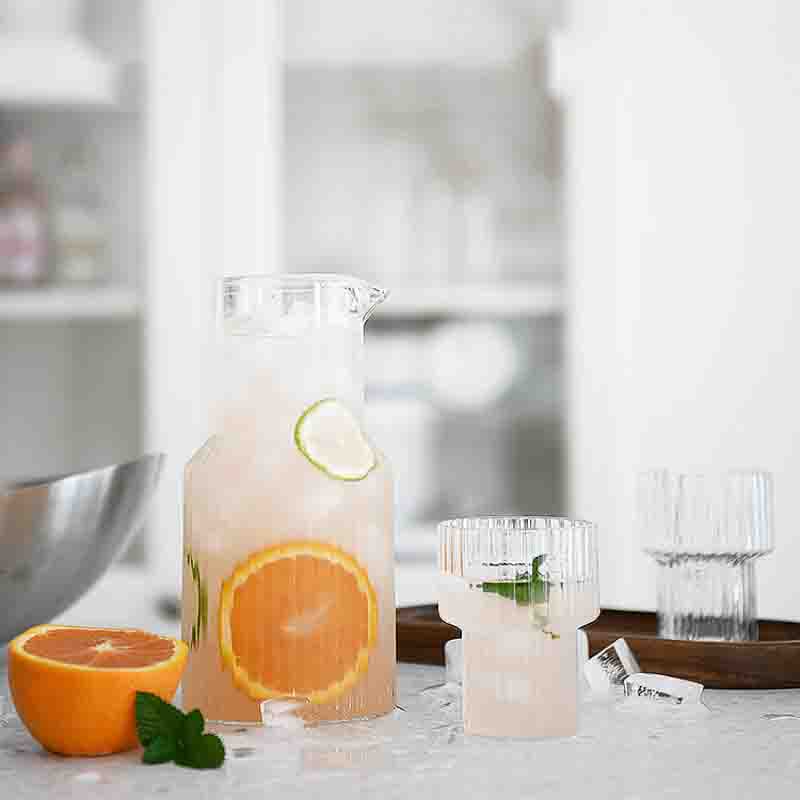 Ensemble de verres à boire avec pichet en verre ondulé
