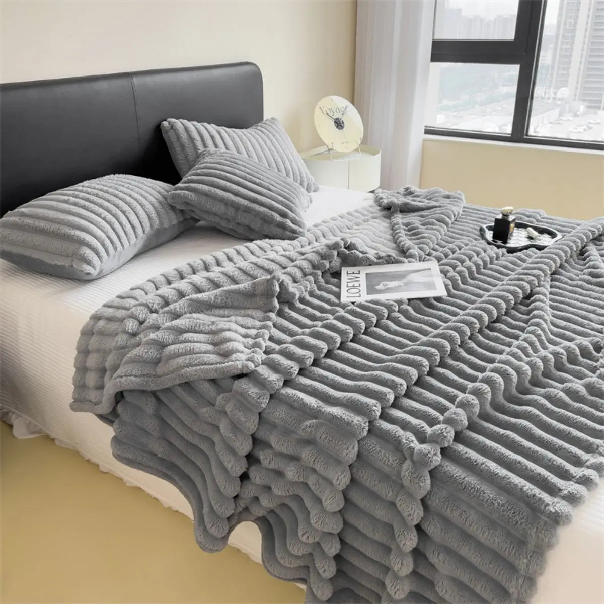 🧶The Cozy Companion: Solid Wide-Stripe Multifunctional Blanket