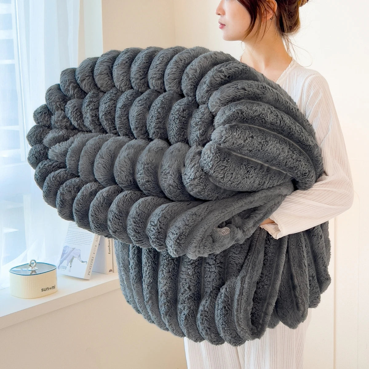 🧶The Cozy Companion: Solid Wide-Stripe Multifunctional Blanket